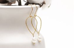 Delikatne kolczyki pozłacane Sacred Pearl.
