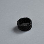 Pierścionek koralikowy czarny 20 - pierścionek obrączka koralikowy