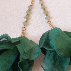 Ciemnozielone szyfonowe kolczyki