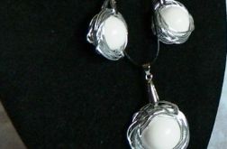 Designerska biżuteria, biały naturalny koral w aureoli, wisior i kolczyki