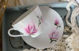 Filiżanka malowana ze spodkiem "Różowa magnolia"