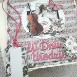 Kartka urodzinowa ze skrzypcami - Kartka z kopertą i etykietką ze sznureczkiem