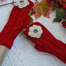 Czerwone rękawiczki mitenki z kwiatkiem