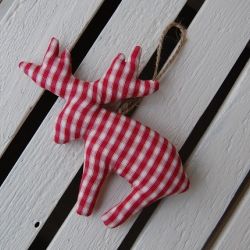 ZAkratkowany renifer