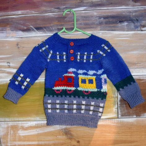 Sweterek dla chłopca - Jedzie pociąg - robiony na drutach