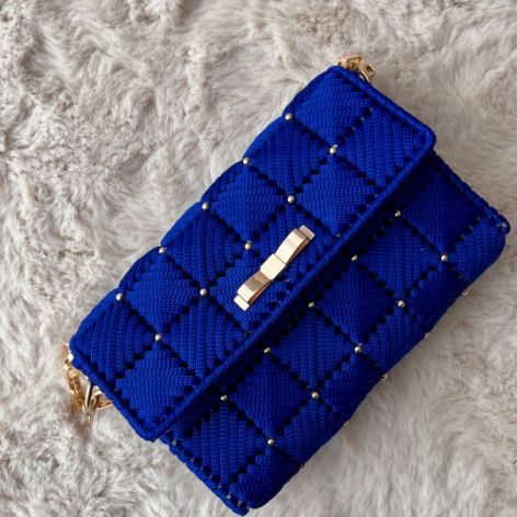 Torebka ręcznie pleciona kobaltowa z koralikami | elegancka kopertówka handmade