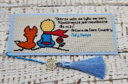Ręcznie haftowana zakładka Mały Książę z cytatem.