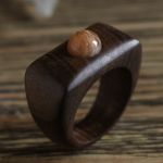 Drewniany pierścionek z kamieniem słonecznym - Pierścionek z kamieniem słonecznym