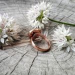 Pierścionek z niezapominajkami - biżuteria z kwiatów