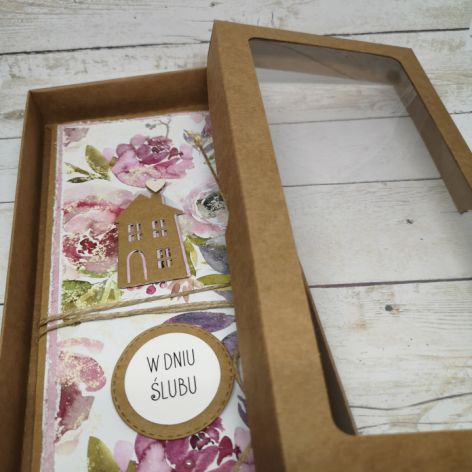 Kartka slubna w pudełku z okienkiem.