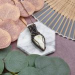 Miedziany wisiorek wire wrapping z larsonitem #539 - 