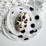 Granatowy Arlekin - Broszka z Kolekcji Masquerade - maska wenecka