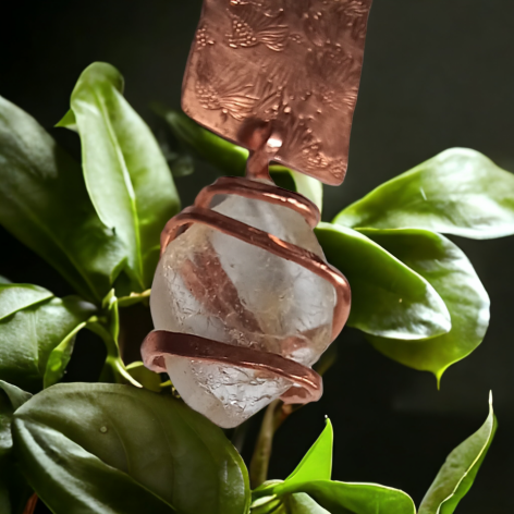Miedziany z kryształem górskim 