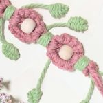 Zawieszka do smoczka lub gryzaka. Kwiatek. - Zbliżenie