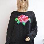 Sweterek z różą WALENTYNKI - sweterek oversize