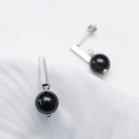 Klasyczne kolczyki z Black Stone
