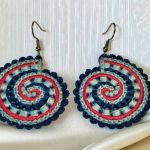 Haftowane kolczyki spiralki w odcieniach niebieskiego - kolczyki spiralne - niebieskie
