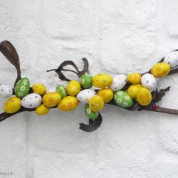 Pisanki na gałęziach