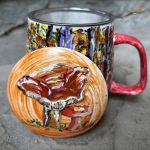 Porcelanowy kubek z zaparzaczem ręcznie malowany Jesień w lesie - 