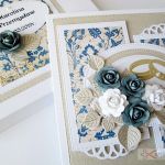 Kartka ŚLUBNA z niebiesko-białymi różami - Beżowo-niebieska kartka z okazji ślubu