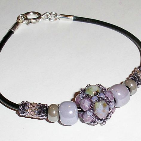 fiolety i szarości z plecioną kulką