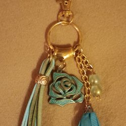 Złoto turkusowa zawieszka do torebki