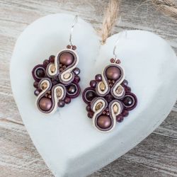 Małe brązowe kolczyki sutasz Granaty