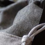 Szara torba na ramię z kominem z flauszu - 