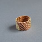 Pierścionek koralikowy złoty 5 - pierścionek koralikowy