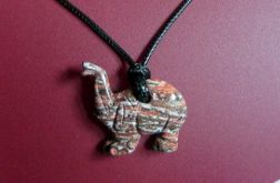 Jaspis leopardzi - wisiorek ze słoniem, na szczęście