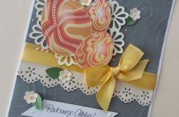 Pisanki na szarym tle