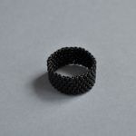 Pierścionek koralikowy czarny 20 - pierścionek handmade