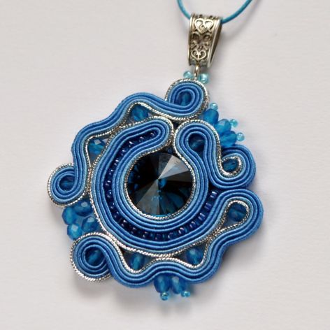 Wisiorek niebiesko-srebrny I