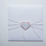 Kartka ślubna ręcznie robiona kartka na ślub minimalistyczna - Personalizowana kartka ślubna w ozdobionej kopercie
