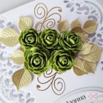 Kartka MŁODEJ PARZE z zielonymi różami - Biało-zielona kartka na ślub