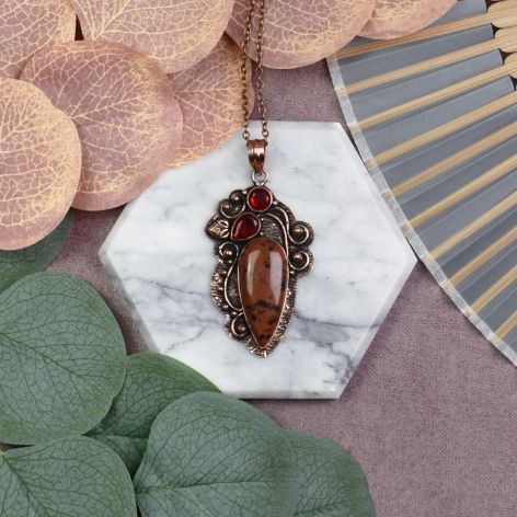 Miedziany ozdobny wisiorek z obsydianem mahoniowym i granatem #543