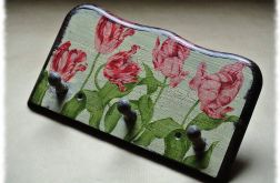 Wieszak z trzema kołeczkami w tulipany.