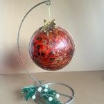 064,Bombka z efektem bursztynu z stojakiem - 064,Bombka z efektem bursztynu z stojakiem