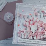 Kartka na roczek dla dziewczynki ze słonikiem, personalizacja - Tył koperty z ozdobnym kółeczkiem