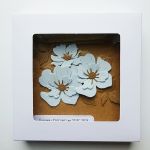 Niebanalna kartka na ślub z gotowymi życzeniami - Kartka ślubna z ręcznie robionymi kwiatami