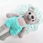 Szary pan miś w miętowych spodenkach 15 cm - 