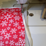 Poduszka świąteczna biała w śnieżynki - poduszka świąteczna ręcznie szyta.