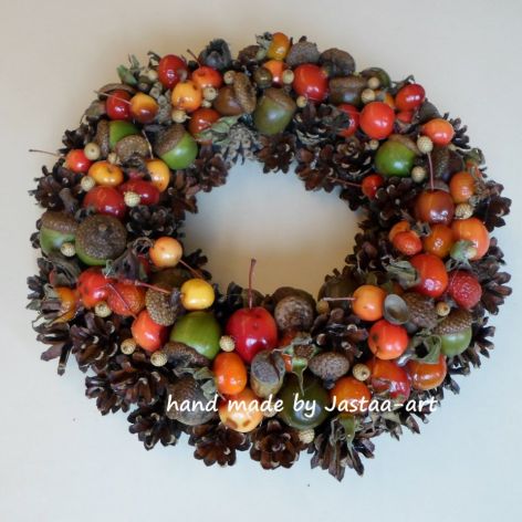 Jesienny wianek z żołędzi, rajskich jabłuszek  i róży 26cm