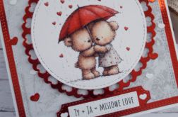 Kartka na walentynki z misiami pod parasolką, nietypowy napis