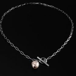 Naszyjnik ze srebra rodowanego z perłą