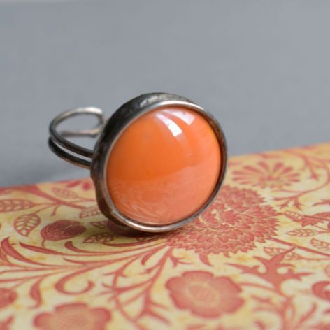 Pomarańczowe kółko - pierścionek ze szkłem
