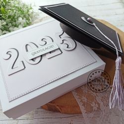 Kartka 3D w pudełku - gratulacje z okazji ukończenia studiów 01