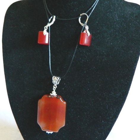 Karneol czerwony, chalcedon, wisiorek i kolczyki, zestaw