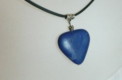 Granatowy matowy Lapis Lazuli, wisiorek z serduszkiem