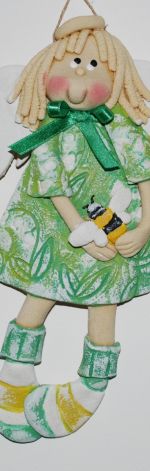 Konwaliowa kreacja - aniołek z masy solnej, prezent, dekoracja